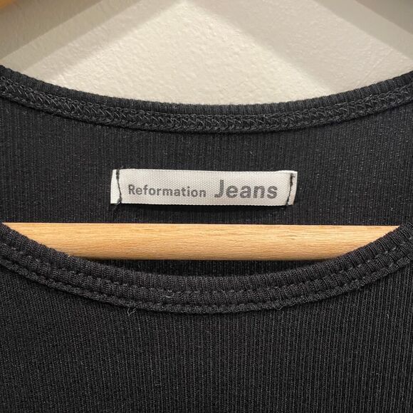 Reformation Jeans Ribbed Short Sleeve Baby Tee Black - Size: Small - Picture 3 of 7